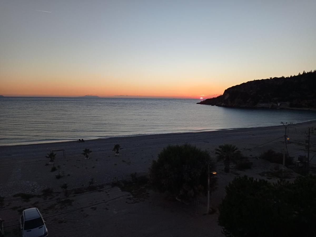 Wave N' Sea Apartments Himare Esterno foto