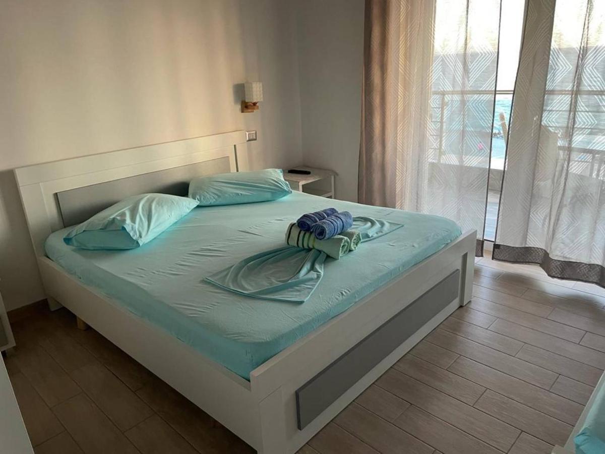 Wave N' Sea Apartments Himare Esterno foto