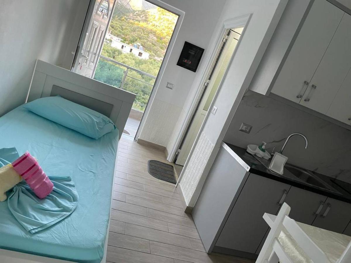 Wave N' Sea Apartments Himare Esterno foto