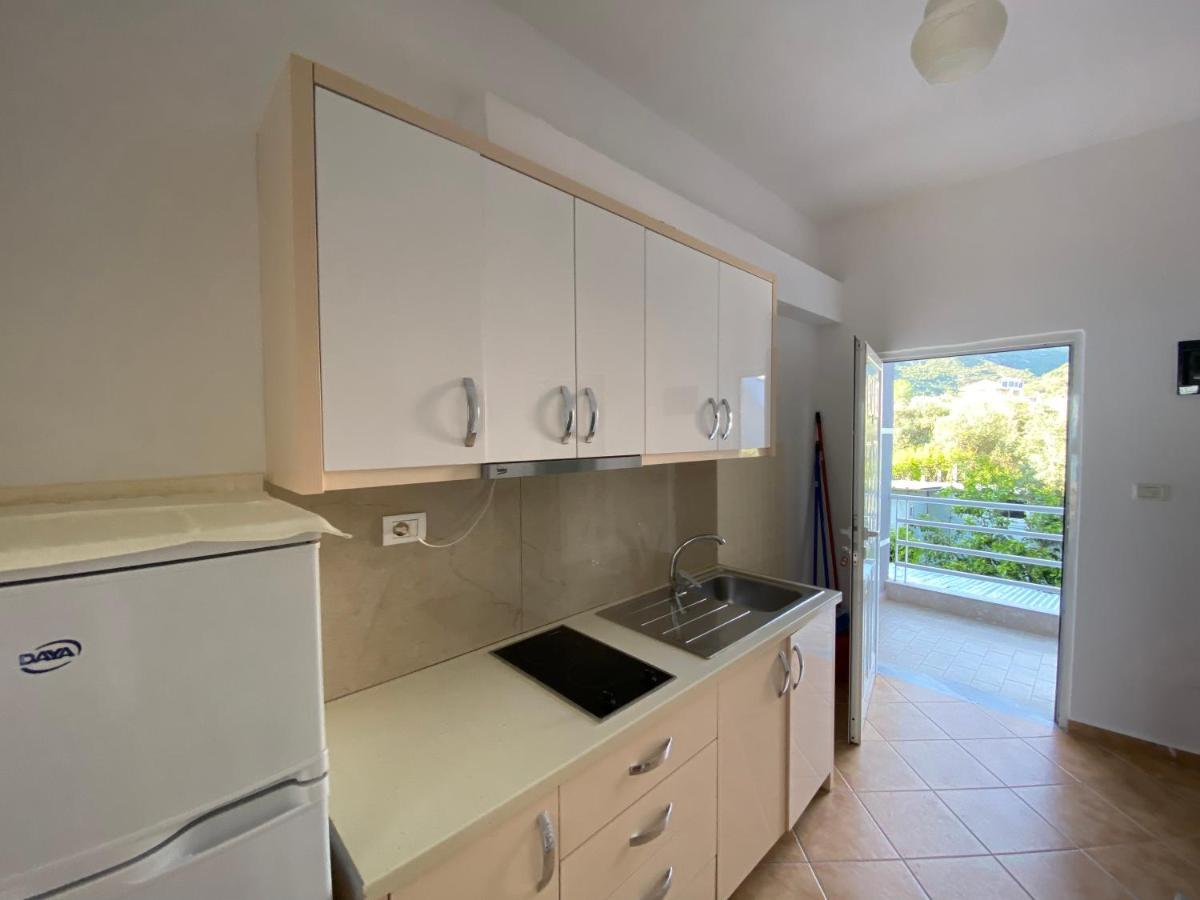Wave N' Sea Apartments Himare Esterno foto