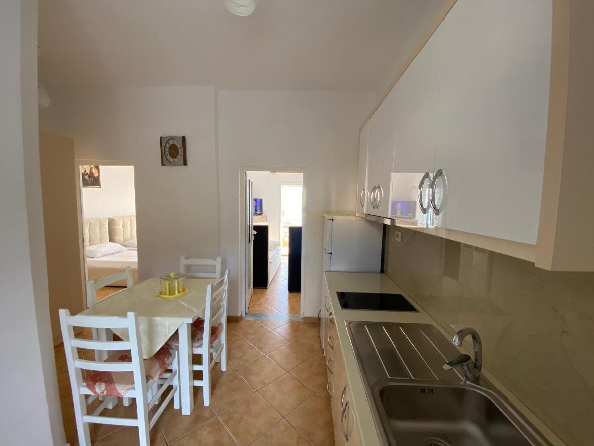 Wave N' Sea Apartments Himare Esterno foto