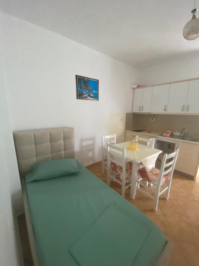 Wave N' Sea Apartments Himare Esterno foto