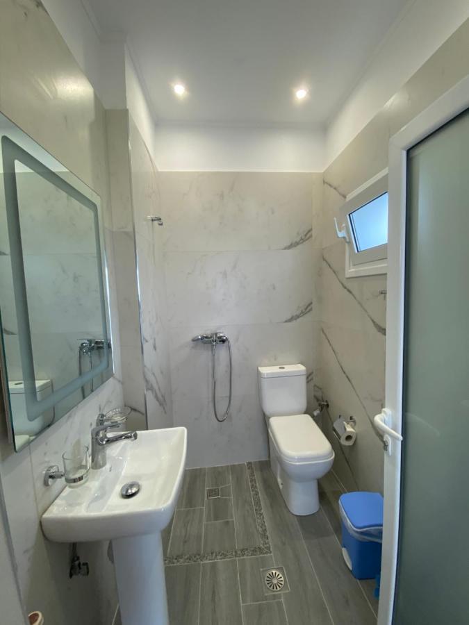 Wave N' Sea Apartments Himare Esterno foto