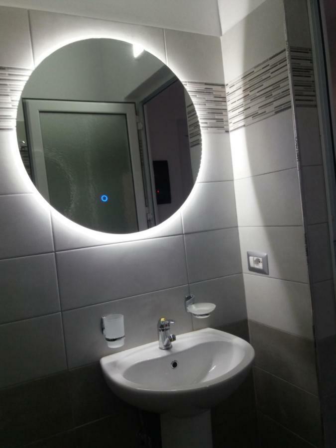 Wave N' Sea Apartments Himare Esterno foto