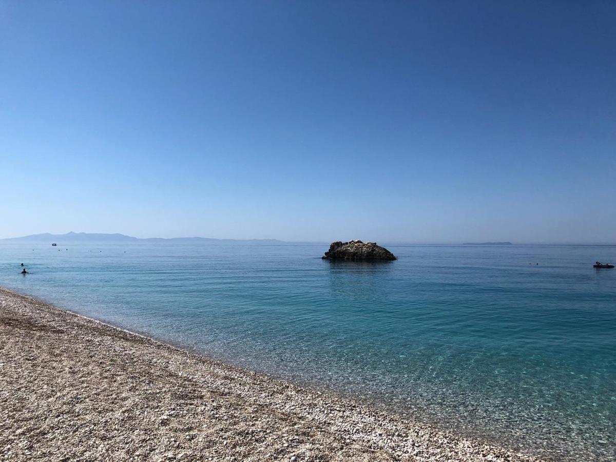 Wave N' Sea Apartments Himare Esterno foto